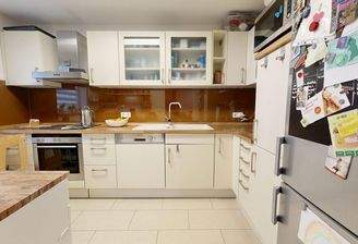 Küche mit Einbauküche