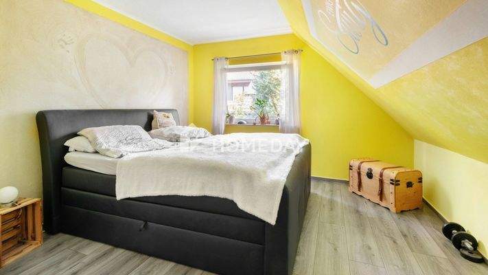 1. OG Schlafzimmer 1