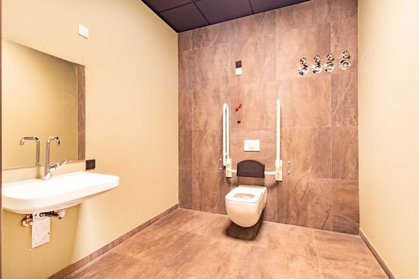 Rollstuhlgerechtes WC