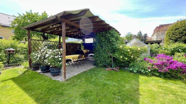 überdachte Sitzgelegenheit