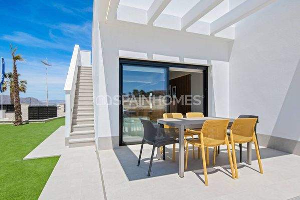 Detached Villas Near the Amenities in Algorfa Alicante