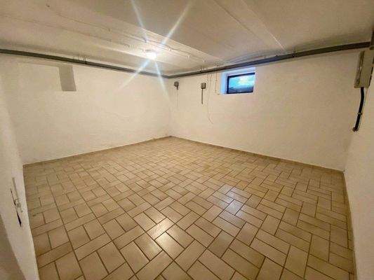 geräumige Kellerräume