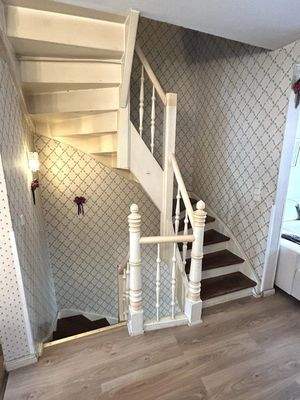 Aufgang vom EG und weiter zum 2. OG 