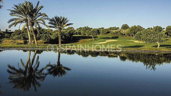 Stylish 3-Bedroom Flats in a Golfside Complex in Monforte del Cid