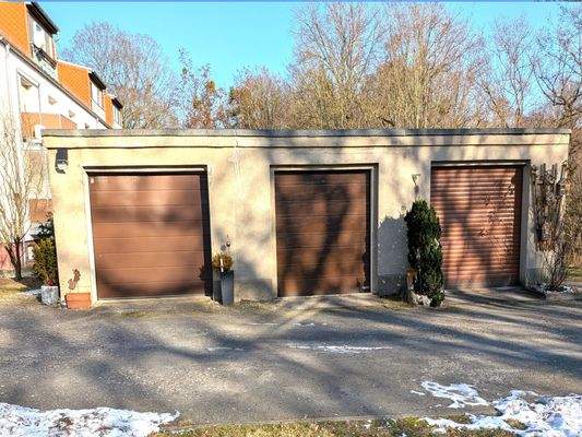 2 Garagen rechts