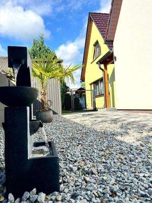 gemütlicher Vorgarten zum Entspannen