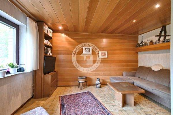 Das wohnlich ausgebaute Zimmer im Kellergeschoss