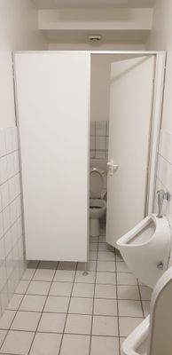 WC Kabinen Damen und Herren getrennt