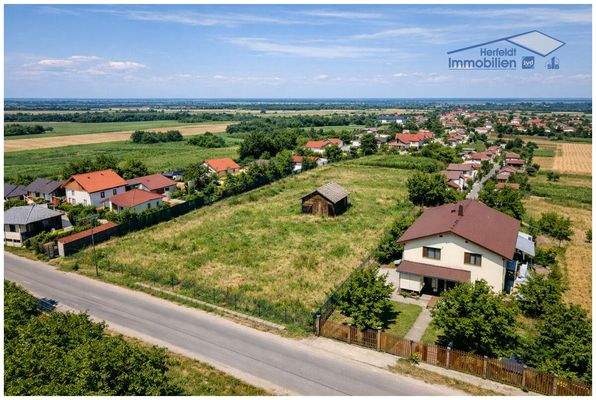 Sehr schönes Baugrundstück im Ort