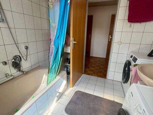 Badezimmer DG links