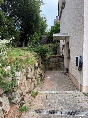 Einliegerwohnung mit Terrasse und Parkplatz inklusive Wallbox