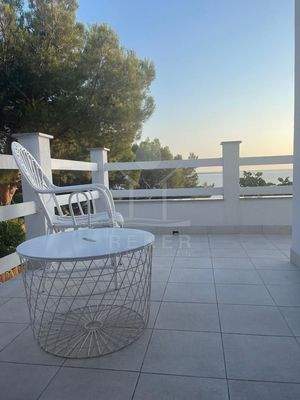 Traumhafte Terrasse mit Meerblick