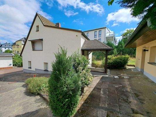 Ansicht Giebel Wohnhaus mit angrenzendem Lager-/Werkstattgebäude