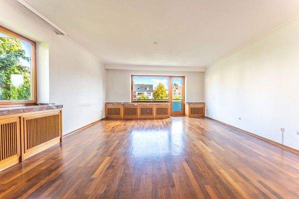 Wohnbereich mit Ausgang zum Ost-Balkon