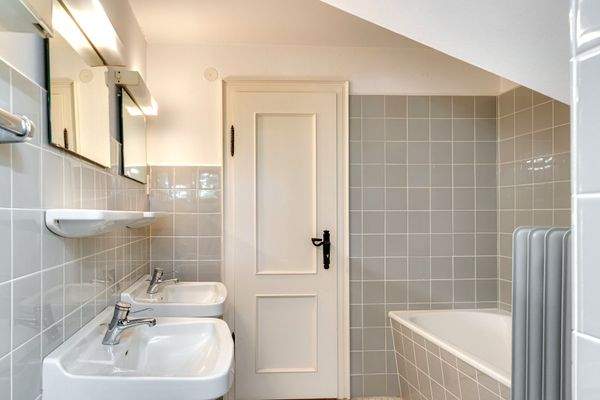 Badezimmer im Flur OG