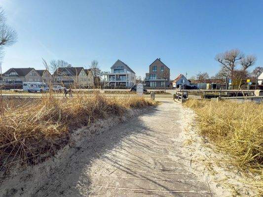 Blick vom Strand zum Objekt 