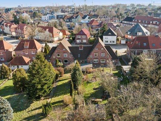 Ansicht mit Grundstück