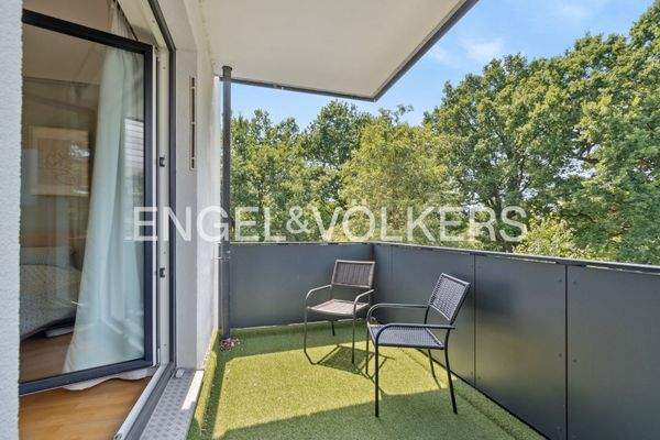 Balkon in Westausrichtung mit Blick ins Grüne