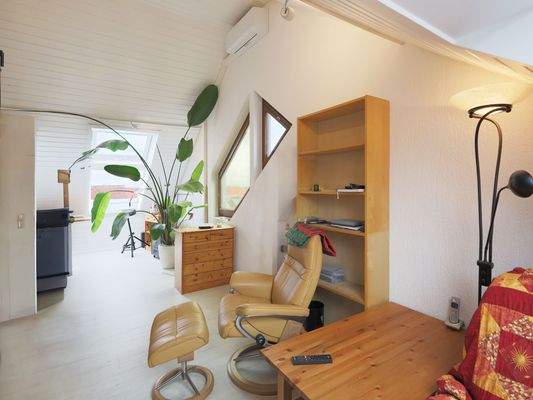 Vielfältig nutzbares Dachgeschoss mit viel Licht durch riesige Dachflächenfenster