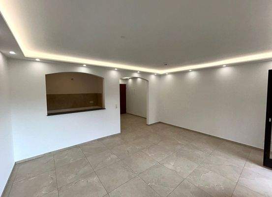 Der Blick hin zur Küchen - Durchreiche 