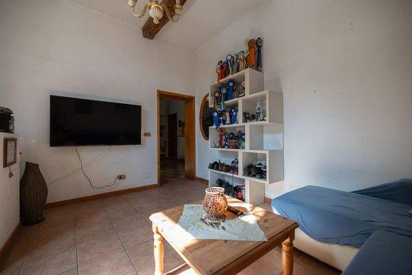 Wohnzimmer, klein, zur Küche hin