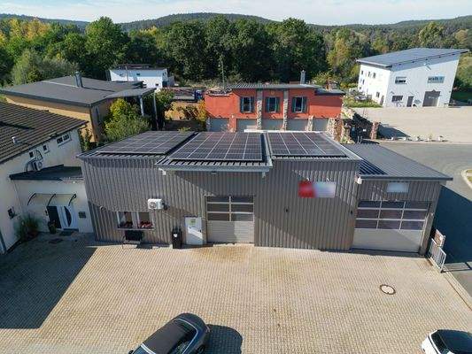 Hallen Vorderansicht