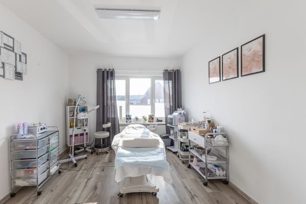 Behandlungsraum 1 Büroräume 1 OG