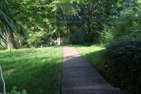 Weg zum Schwimmteich