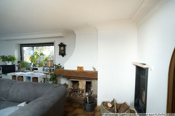 offener Kamin im Wohnzimmer