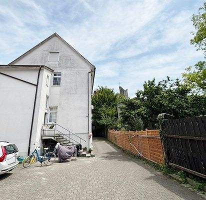 Zufahrt und Stellplätze