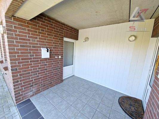 überdachter Eingang