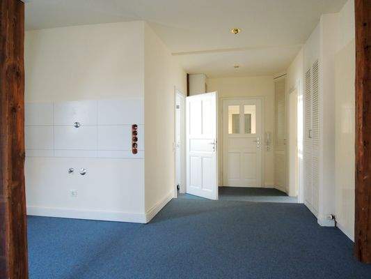 Blick_Wohnzimmer-Küche-Flur