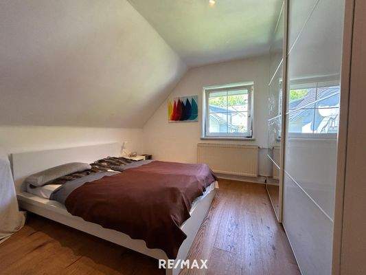 Zimmer 2 OG