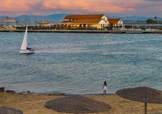 Iconic Apartment Garden_entorno-alcazares-1