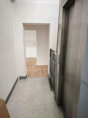 Eingang Wohnung Fahrstuhl.jpg