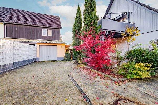 Hinterhof mit separater Garage