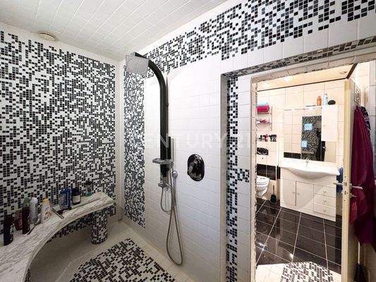 … mit beeindruckendem Dampfbad