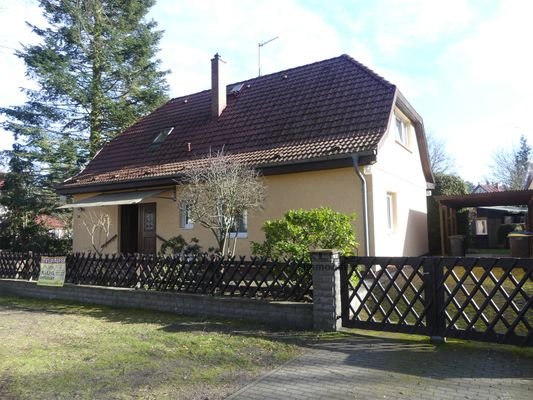 Bild Straßenansicht mit Carpor