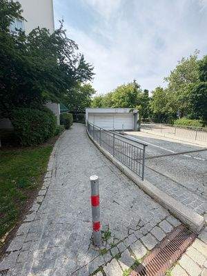 Fußweg zur Tiefgarage