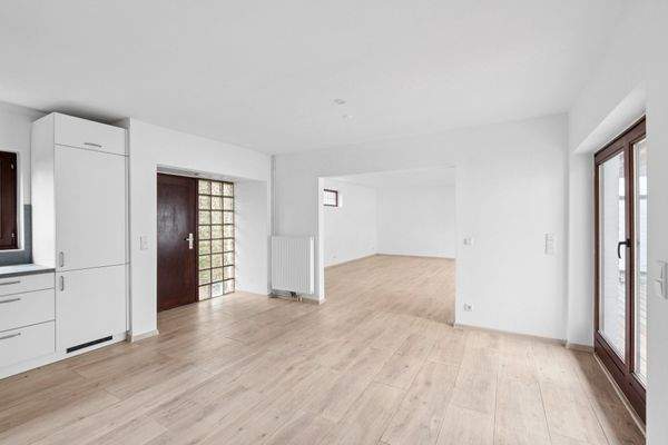 Von der Diele in den Wohnbereich