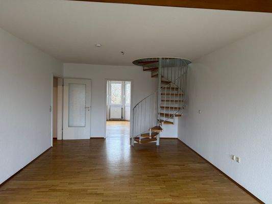 Wohnzimmer mit Wendeltreppe