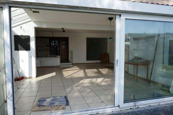 Blick ins Haus aus dem Garten