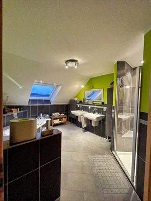 Badezimmer im Dachgeschoss