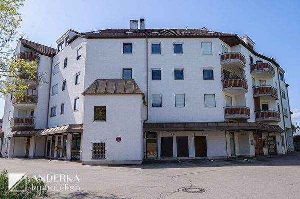 Hausansicht Eingang Empfangshalle