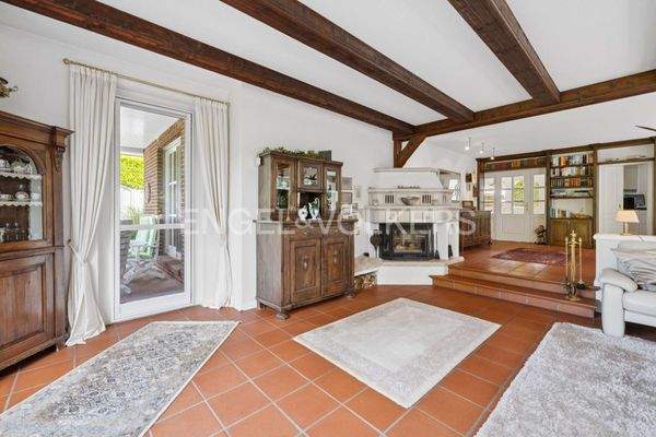 Weitere Ansicht Wohnbereich mit Kamin