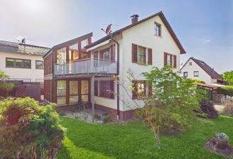 Hausansicht & Garten