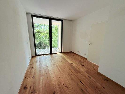 Helles Schlafzimmer mit Terrassenzugang