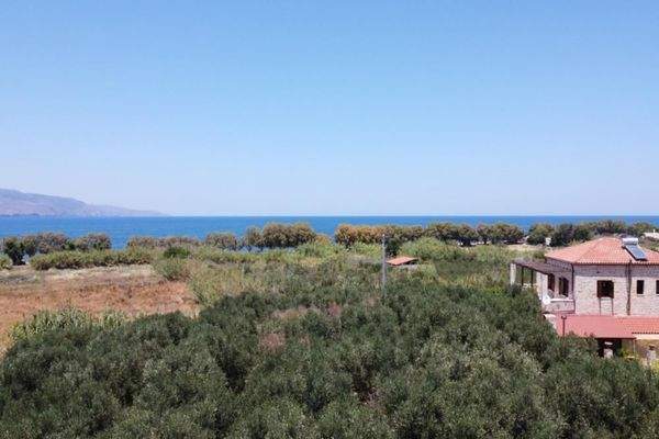 Kreta, Tavronitis: Schönes Grundstück mit Meerblick und hoher Baukapazität zu verkaufen