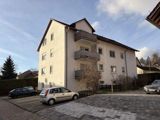 Parkplätze & Hausansicht