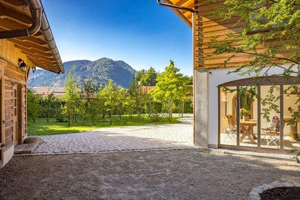 Blick von der Piazza in die Berge